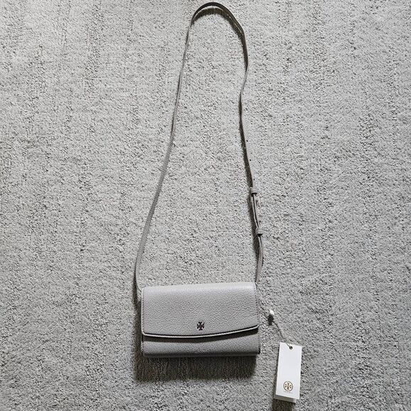 Tory Burch Robinson Convertible Crossbody Wallet in Concrete - Picture 1 of 5